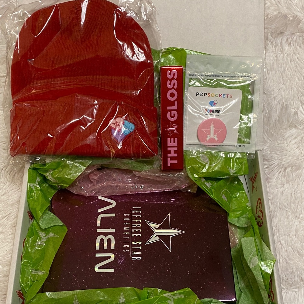 Jeffree Star Alien Eyeshadow Palette with Red Beanie